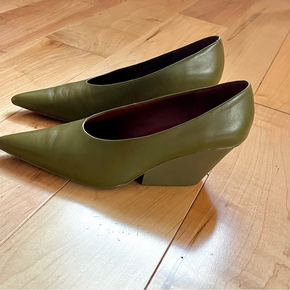 Camper Lab Juanita heels Size 8 olive green